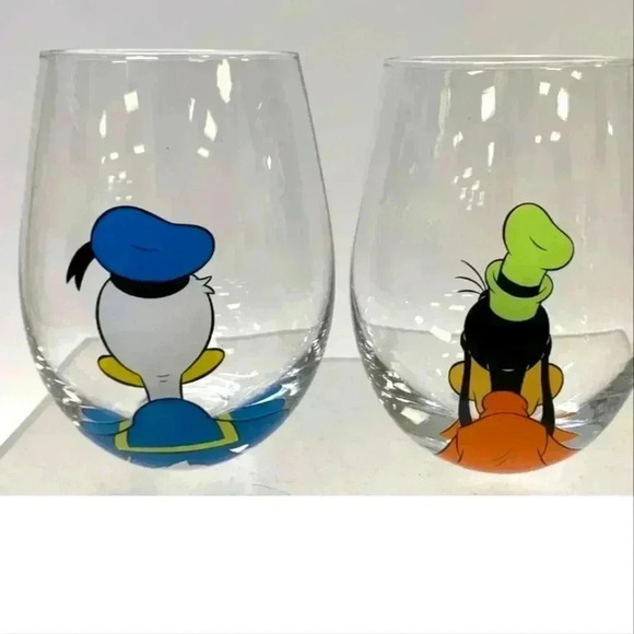 BNIB Disney store 4 PC CUP SET - Picture 3 of 12